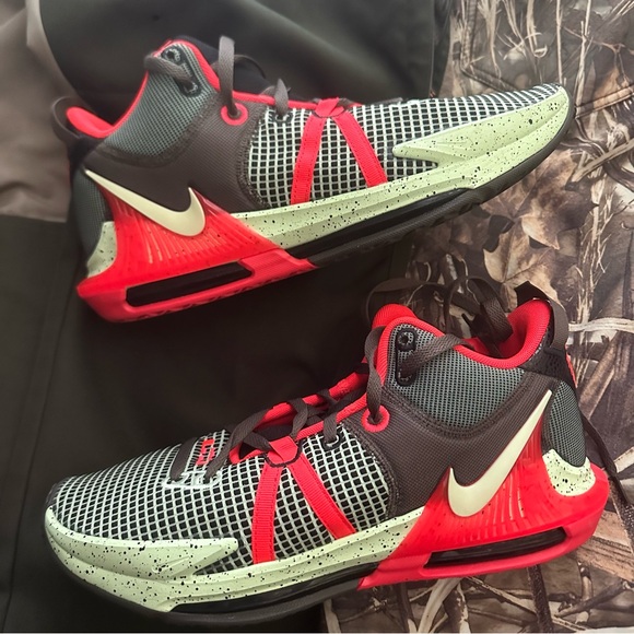 Nike LeBron Witness 7 Black/Barely Volt/Bright Crimson ALLIGATOR Men's Sz 13